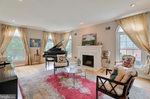 1203 Huntress Ct, Mc Lean VA  22102-2515 exterior