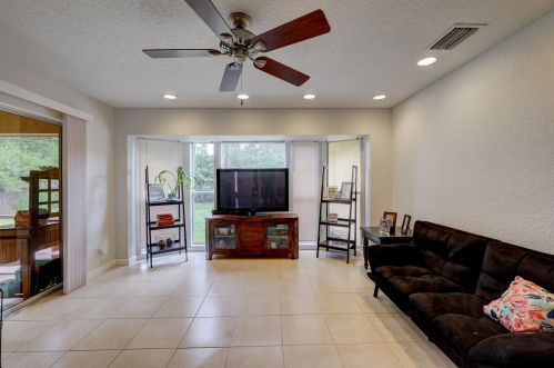 3419 Fashoda St, Fort Pierce FL 34953-4643 exterior