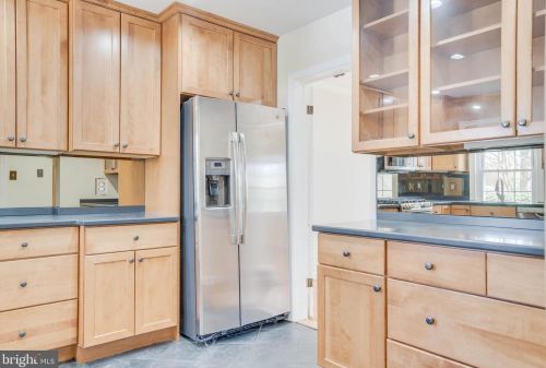 617 Azalea Dr, Rockville MD 20850-2010 exterior