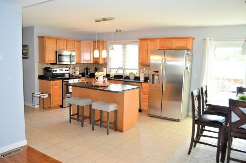 17 Factory St, Chicopee, MA 01013-4044