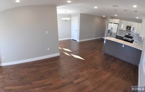 225 9 St, Newark NJ 07107-1907 exterior