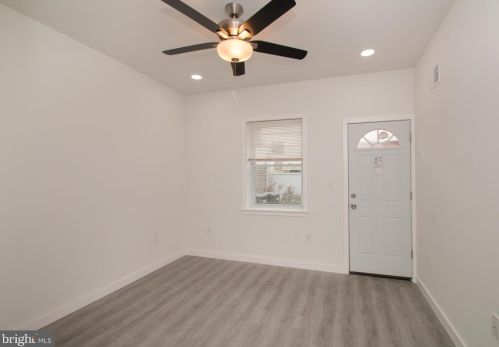 2437 13 St, Philadelphia PA 19107-5615 exterior