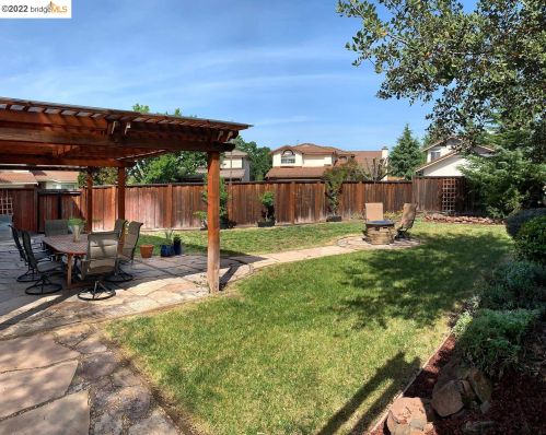 1807 Evalane Way, Concord CA 94519-2356 exterior