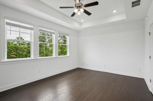 6607 Beacon Dr, Atlanta GA 30328 exterior