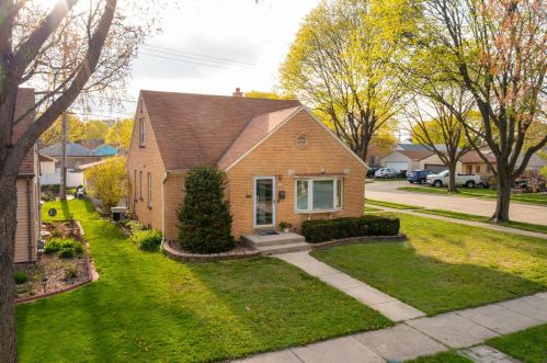 2403 81, Milwaukee WI 53213-1012 exterior