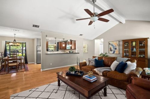 8709 Collingwood Dr, Austin TX 78748-5204 exterior