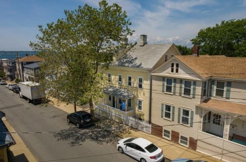 32 Dearborn St, Middletown, RI 02840-3408