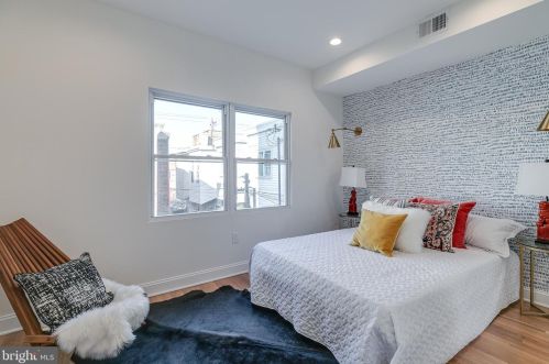 1009 Greenwich St, Philadelphia PA 19147-6409 exterior