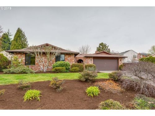 5813 Skyhigh Ct, Portland, OR 97267-5146