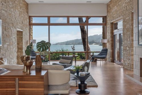 2 De Silva Is Dr, Mill Valley CA 94941-3004 exterior