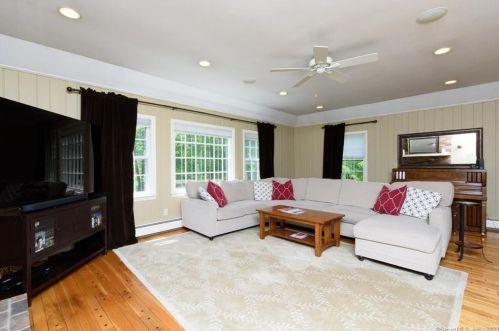 15 Deforest Rd, Wilton CT 06897-1908 exterior