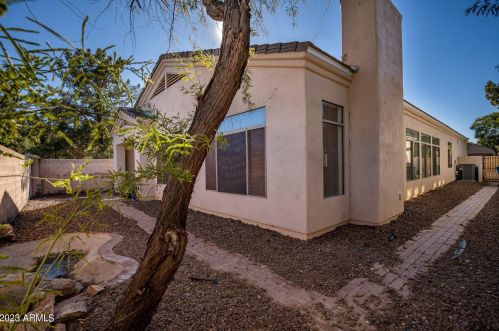6811 39th Pl, Phoenix AZ  85042-6202 exterior