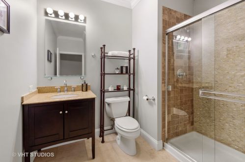 847 Monroe St, Chicago IL 60607-2634 exterior