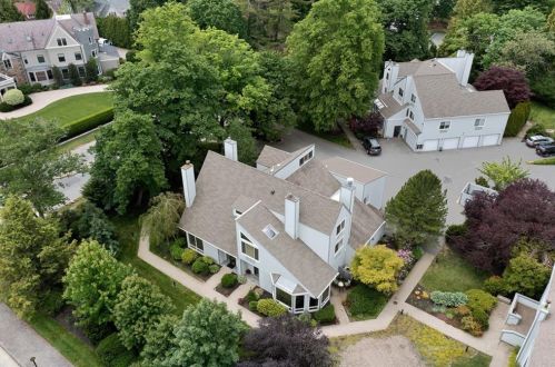 421 Bellevue Ave, Middletown, RI 02840-6916