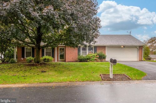 1046 Devonshire Rd, Lancaster, PA 17601-1610