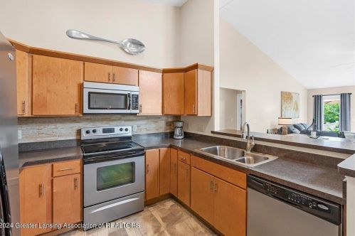 16120 Park Lake Rd, East Lansing MI 48823-9480 exterior