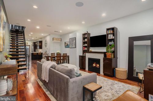 2225 Christian St, Philadelphia PA 19147-3710 exterior