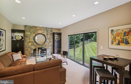 1006 Farm Haven Dr, Rockville MD 20852-4244 exterior