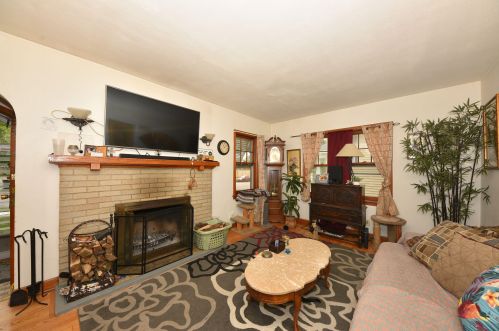 1420 88th St, Milwaukee, WI 53214-4303