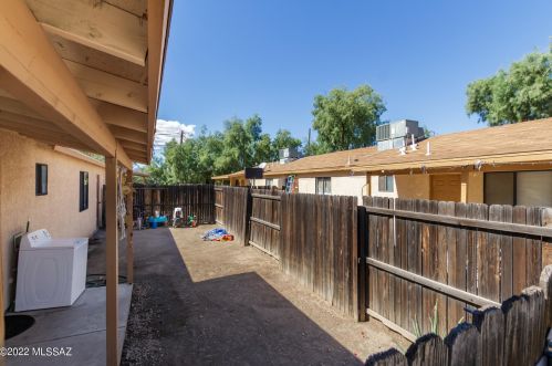 506 Iroquois Ave, Tucson AZ 85745-3161 exterior