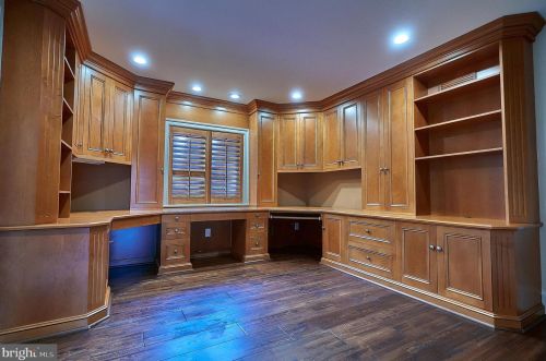 2221 Jefferson Ln, Huntingdon Valley PA 19006-6038 exterior