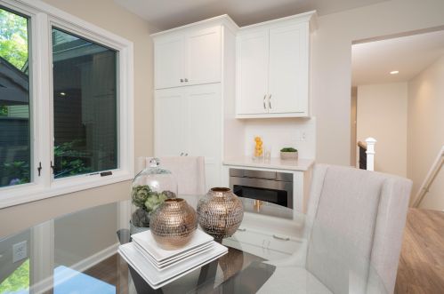 919 Essex Cir, Kalamazoo MI 49008-2349 exterior