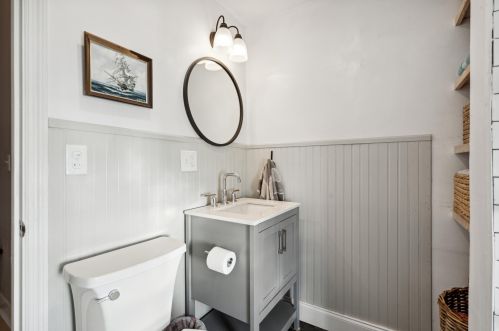 1672 Cass St, Milwaukee WI  53202-2053 exterior