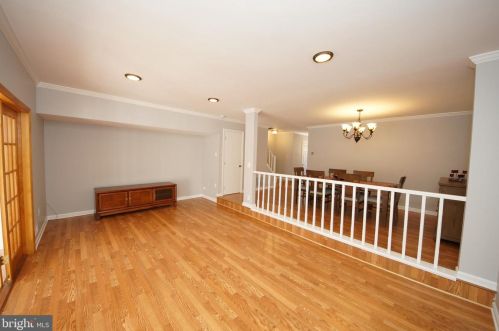 25 Jasmine Ct, Trenton NJ 08648-4808 exterior