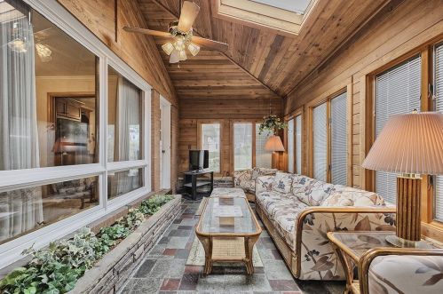 1976 Anna Ave, Pittsburgh PA 15122-3604 exterior