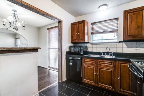 7530 Caillet St, Dallas TX 75209-4002 exterior