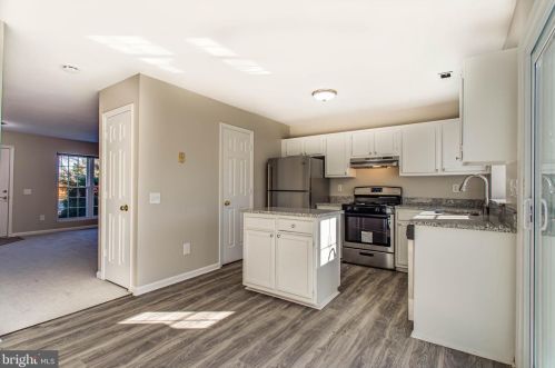 6510 Morning Glen Ct, Alexandria VA  22315-5026 exterior