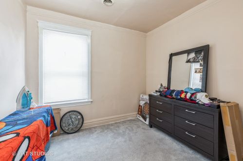 7029 Artesian Ave, Chicago IL 60629-1423 exterior