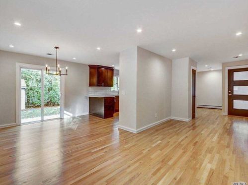 23 Cedarwood Ln, Commack NY 11725-5603 exterior