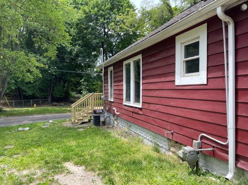 1427 Charles Ave, Kalamazoo, MI 49048-1838