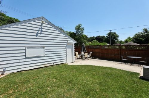 2106 107, Milwaukee WI 53226-2304 exterior