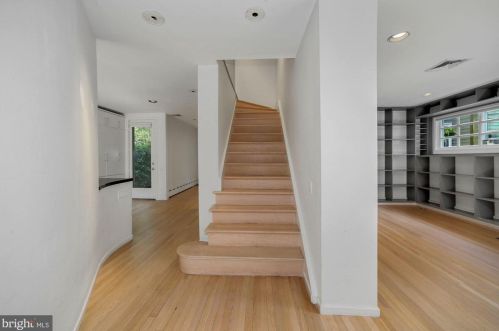 5813 Nevada Ave, Washington, DC 20015-2547