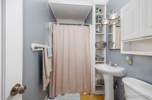 229 Holly St, Grand Rapids MI 49548-4270 exterior