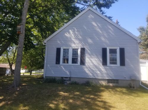 3308 Maple Grove Rd, Meskegon MI 49441-4138 exterior