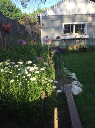 5660 Braeburn Ln, Milwaukee WI 53209-3328 exterior