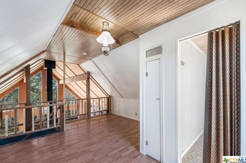 1751 Winding Crk Trl, Spring Branch TX 78070-5327 exterior