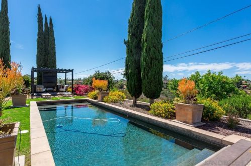 4880 Alder Dr, San Diego CA 92116-2304 exterior