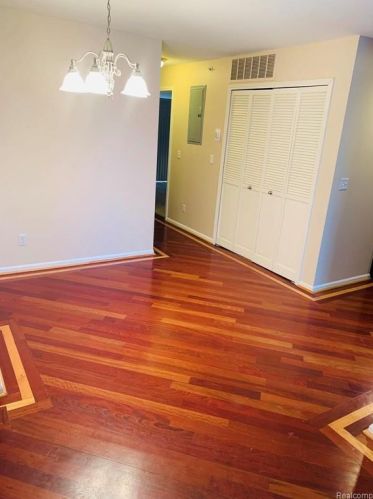 1147 Beaver Run, Troy MI  48083-5458 exterior