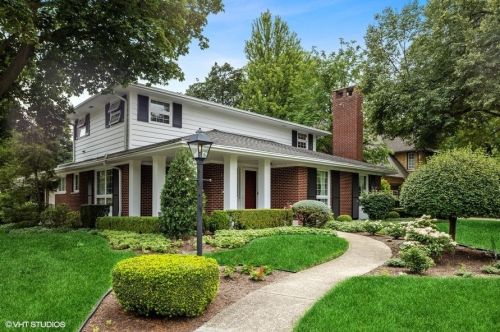 321 Sturges Pkwy, Elmhurst, IL 60126-3338