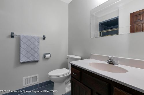 99 4 Winds Dr, Middletown NJ 07748-3134 exterior