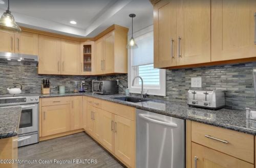 8 Church St, Locust NJ  07760-2104 exterior