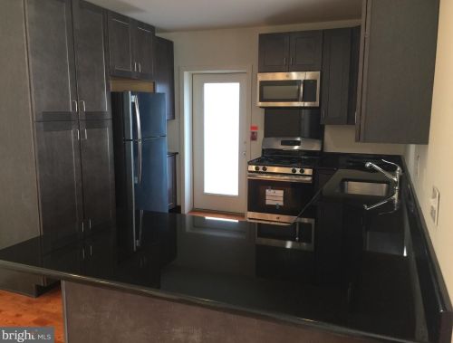 606 2nd St, Philadelphia PA 19133-3303 exterior