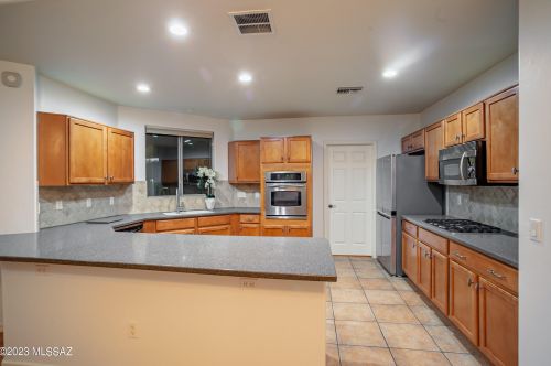 8154 Painted Feather Dr, Tucson AZ  85743-7418 exterior