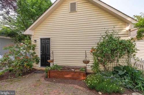 213 Creek Valley Ln, Rockville MD  20850-5603 exterior