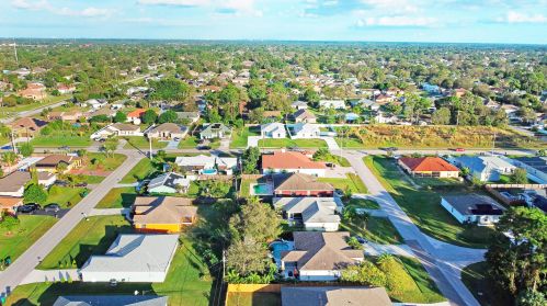 1749 California Blvd, Fort Pierce FL 34953-1159 exterior