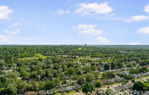 1114 Northlawn St, Grand Rapids MI 49505-3724 exterior